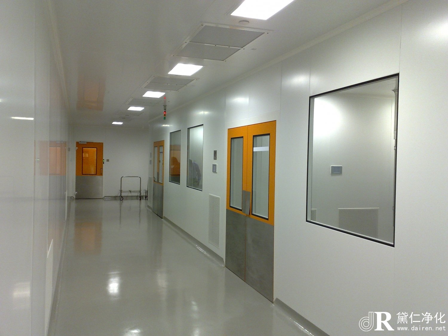 無塵車間通風(fēng)除塵和廢氣凈化的重要性